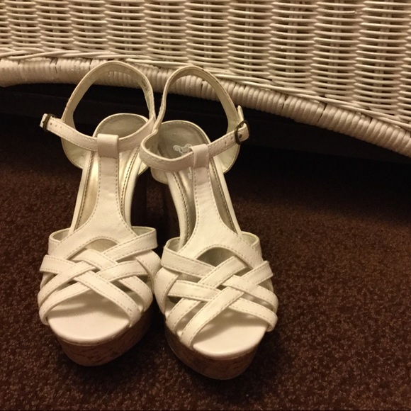 Brash White Woven Wedges - Picture 2 of 3